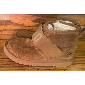 UGG Classic Neumel II Graphic Big Kids Boots Girls 4 Chestnut Beige 1110703K